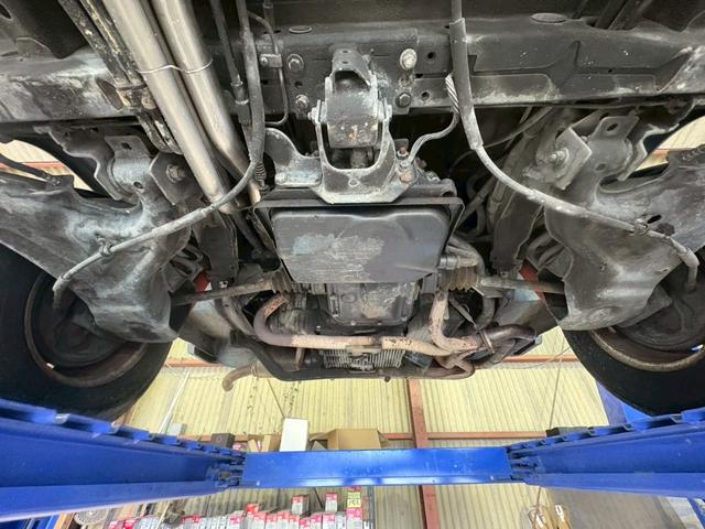 カラベル ＧＬ　正規ディーラー車　ステンレスクーラントパイプ新品交換済み　右ハンドル　３ＡＴ　オートマ限定免許運転可　オーバーヘッドクーラー　３列シート　ウォークスルー　ホイールキャップ　カセットデッキ　ＥＴＣ（39枚目）