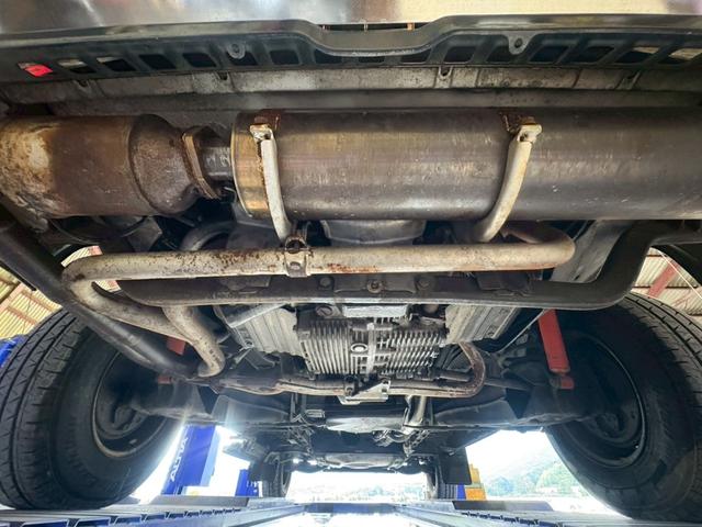 カラベル ＧＬ　正規ディーラー車　ステンレスクーラントパイプ新品交換済み　右ハンドル　３ＡＴ　オートマ限定免許運転可　オーバーヘッドクーラー　３列シート　ウォークスルー　ホイールキャップ　カセットデッキ　ＥＴＣ（40枚目）