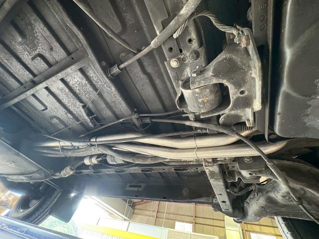 カラベル ＧＬ　正規ディーラー車　ステンレスクーラントパイプ新品交換済み　右ハンドル　３ＡＴ　オートマ限定免許運転可　オーバーヘッドクーラー　３列シート　ウォークスルー　ホイールキャップ　カセットデッキ　ＥＴＣ（41枚目）