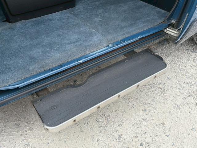 カラベル ＧＬ　正規ディーラー車　ステンレスクーラントパイプ新品交換済み　右ハンドル　３ＡＴ　オートマ限定免許運転可　オーバーヘッドクーラー　３列シート　ウォークスルー　ホイールキャップ　カセットデッキ　ＥＴＣ（48枚目）