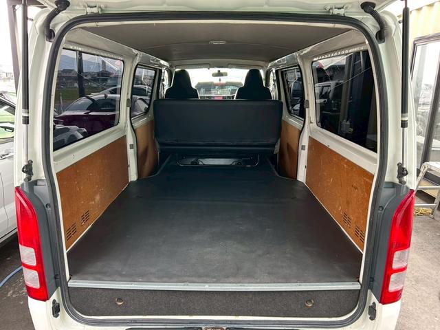 ハイエースバン ロングジャストローDXGLパック 純正エアロ 新品社外ヘッドライト ナビTV Bluetoothオーディオ バックカメラ キーレス ETC 社外ステアリング 平床 4ナンバー貨物登録 車検整備付き タイミングチェーン駆動(18枚目)