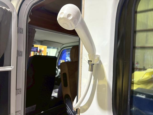 キャリイトラック 　オートショップアズマ　Ｋ－ａｉ　８ナンバー軽登録　　ワンオーナー　リチウム２５０Ａｈ　２００Ｗソーラー　ラップポン　ＦＦヒーター　ヒートエクスチェンジャー　電子レンジ　オーニング（70枚目）