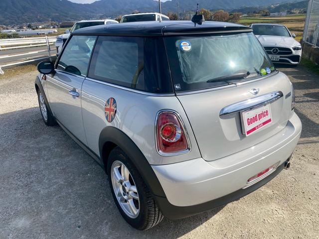 ＭＩＮＩ クーパー　社外ナビ・フルセグＴＶ・バックモニター・Ｂｌｕｅｔｏｏｔｈ　プッシュスタート　ＨＩＤヘッドライト　純正アルミ　ユーザー様買取車（4枚目）