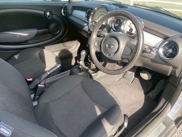 ＭＩＮＩ クーパー　社外ナビ・フルセグＴＶ・バックモニター・Ｂｌｕｅｔｏｏｔｈ　プッシュスタート　ＨＩＤヘッドライト　純正アルミ　ユーザー様買取車（10枚目）