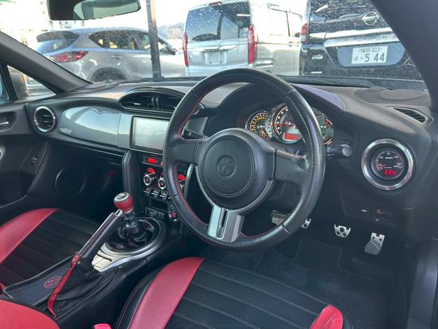 ８６ ＧＴ　６速ＭＴ　ＴＲＤフルエアロ＆マフラー　ＧＴウイング　社外エキマニ　ＢＬＩＴＺインテークパイプ　トラストオイルクーラー　クスコ車高調　ＲＭＰ１８インチＡＷ　ナビＴＶ　バックカメラ　クラッチ交換済み（2枚目）