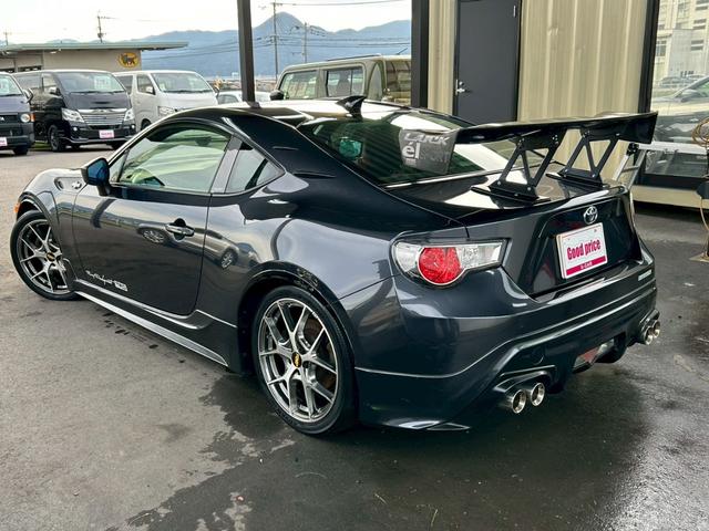 ８６ ＧＴ　６速ＭＴ　ＴＲＤフルエアロ＆マフラー　ＧＴウイング　社外エキマニ　ＢＬＩＴＺインテークパイプ　トラストオイルクーラー　クスコ車高調　ＲＭＰ１８インチＡＷ　ナビＴＶ　バックカメラ　クラッチ交換済み（4枚目）