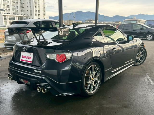 ８６ ＧＴ　６速ＭＴ　ＴＲＤフルエアロ＆マフラー　ＧＴウイング　社外エキマニ　ＢＬＩＴＺインテークパイプ　トラストオイルクーラー　クスコ車高調　ＲＭＰ１８インチＡＷ　ナビＴＶ　バックカメラ　クラッチ交換済み（6枚目）