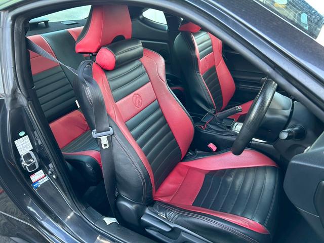 ８６ ＧＴ　６速ＭＴ　ＴＲＤフルエアロ＆マフラー　ＧＴウイング　社外エキマニ　ＢＬＩＴＺインテークパイプ　トラストオイルクーラー　クスコ車高調　ＲＭＰ１８インチＡＷ　ナビＴＶ　バックカメラ　クラッチ交換済み（37枚目）