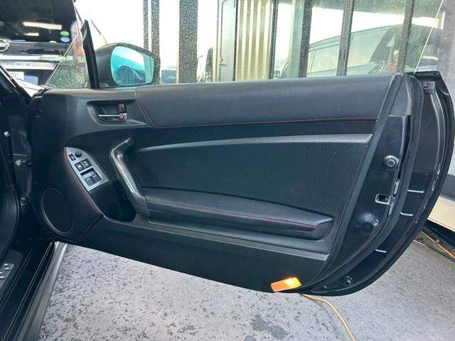 ８６ ＧＴ　６速ＭＴ　ＴＲＤフルエアロ＆マフラー　ＧＴウイング　社外エキマニ　ＢＬＩＴＺインテークパイプ　トラストオイルクーラー　クスコ車高調　ＲＭＰ１８インチＡＷ　ナビＴＶ　バックカメラ　クラッチ交換済み（44枚目）