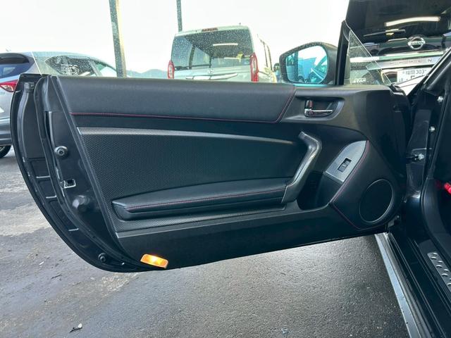 ８６ ＧＴ　６速ＭＴ　ＴＲＤフルエアロ＆マフラー　ＧＴウイング　社外エキマニ　ＢＬＩＴＺインテークパイプ　トラストオイルクーラー　クスコ車高調　ＲＭＰ１８インチＡＷ　ナビＴＶ　バックカメラ　クラッチ交換済み（45枚目）