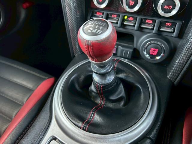 ８６ ＧＴ　６速ＭＴ　ＴＲＤフルエアロ＆マフラー　ＧＴウイング　社外エキマニ　ＢＬＩＴＺインテークパイプ　トラストオイルクーラー　クスコ車高調　ＲＭＰ１８インチＡＷ　ナビＴＶ　バックカメラ　クラッチ交換済み（48枚目）