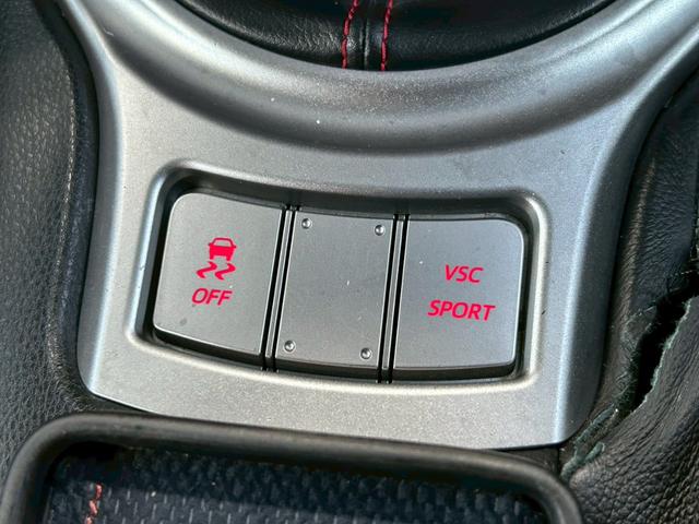 ８６ ＧＴ　６速ＭＴ　ＴＲＤフルエアロ＆マフラー　ＧＴウイング　社外エキマニ　ＢＬＩＴＺインテークパイプ　トラストオイルクーラー　クスコ車高調　ＲＭＰ１８インチＡＷ　ナビＴＶ　バックカメラ　クラッチ交換済み（57枚目）