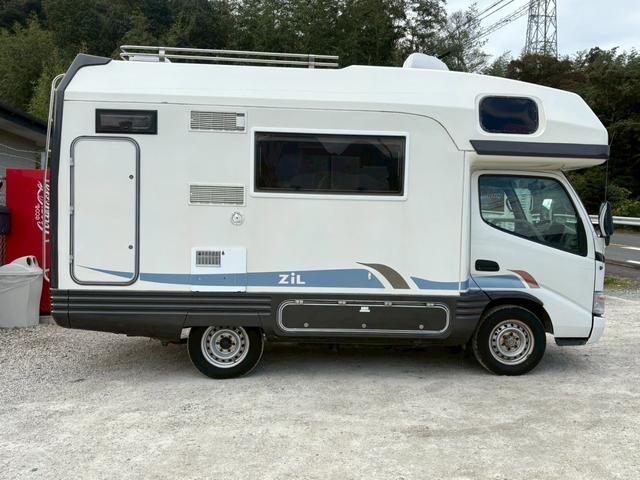 カムロード 　バンテック　ジル　家庭用エアコン　トリプルサブバッテリー　インバーター　デジタルインナーミラー　ＦＦヒーター　３ＷＡＹ冷蔵庫　電子レンジ　マルチルーム　カセットトイレ　給排水タンク　ボイラー（4枚目）