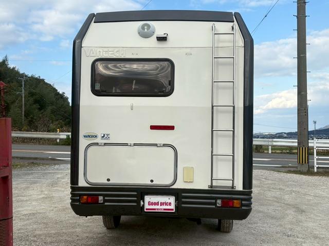 カムロード 　バンテック　ジル　家庭用エアコン　トリプルサブバッテリー　インバーター　デジタルインナーミラー　ＦＦヒーター　３ＷＡＹ冷蔵庫　電子レンジ　マルチルーム　カセットトイレ　給排水タンク　ボイラー（6枚目）