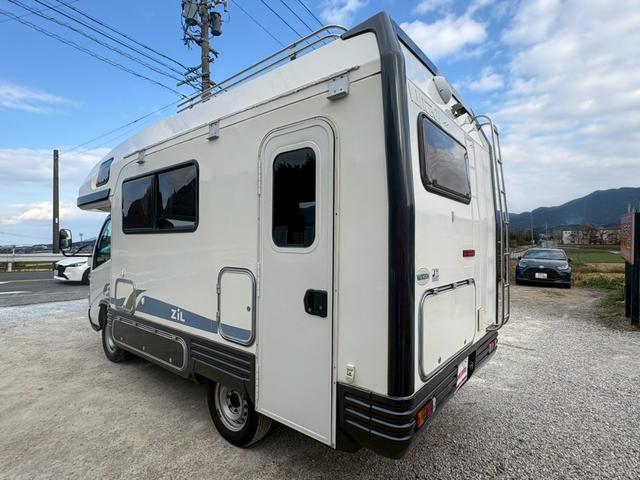 カムロード 　バンテック　ジル　家庭用エアコン　トリプルサブバッテリー　インバーター　デジタルインナーミラー　ＦＦヒーター　３ＷＡＹ冷蔵庫　電子レンジ　マルチルーム　カセットトイレ　給排水タンク　ボイラー（7枚目）