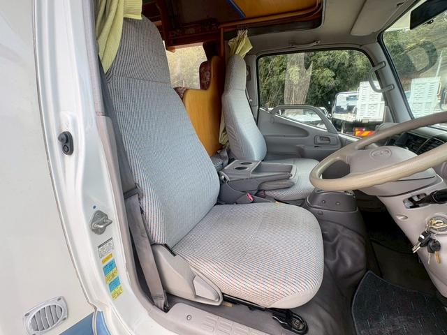 カムロード 　バンテック　ジル　家庭用エアコン　トリプルサブバッテリー　インバーター　デジタルインナーミラー　ＦＦヒーター　３ＷＡＹ冷蔵庫　電子レンジ　マルチルーム　カセットトイレ　給排水タンク　ボイラー（16枚目）