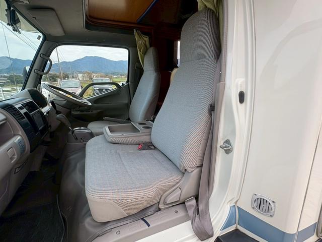 カムロード 　バンテック　ジル　家庭用エアコン　トリプルサブバッテリー　インバーター　デジタルインナーミラー　ＦＦヒーター　３ＷＡＹ冷蔵庫　電子レンジ　マルチルーム　カセットトイレ　給排水タンク　ボイラー（18枚目）