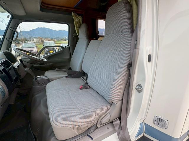 カムロード 　バンテック　ジル　家庭用エアコン　トリプルサブバッテリー　インバーター　デジタルインナーミラー　ＦＦヒーター　３ＷＡＹ冷蔵庫　電子レンジ　マルチルーム　カセットトイレ　給排水タンク　ボイラー（19枚目）