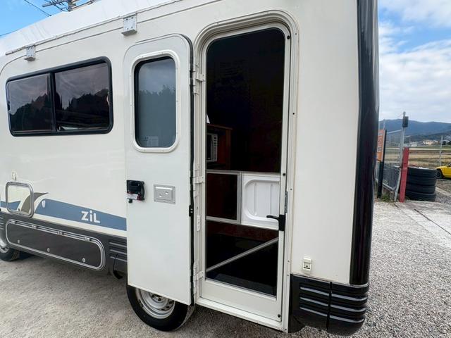 カムロード 　バンテック　ジル　家庭用エアコン　トリプルサブバッテリー　インバーター　デジタルインナーミラー　ＦＦヒーター　３ＷＡＹ冷蔵庫　電子レンジ　マルチルーム　カセットトイレ　給排水タンク　ボイラー（24枚目）