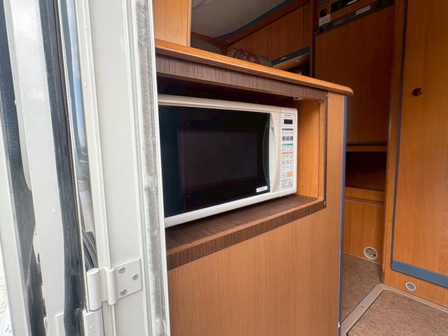 カムロード 　バンテック　ジル　家庭用エアコン　トリプルサブバッテリー　インバーター　デジタルインナーミラー　ＦＦヒーター　３ＷＡＹ冷蔵庫　電子レンジ　マルチルーム　カセットトイレ　給排水タンク　ボイラー（32枚目）