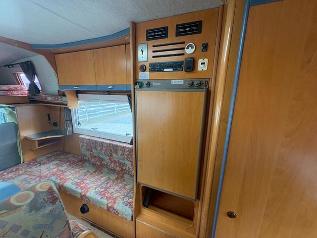 カムロード 　バンテック　ジル　家庭用エアコン　トリプルサブバッテリー　インバーター　デジタルインナーミラー　ＦＦヒーター　３ＷＡＹ冷蔵庫　電子レンジ　マルチルーム　カセットトイレ　給排水タンク　ボイラー（33枚目）