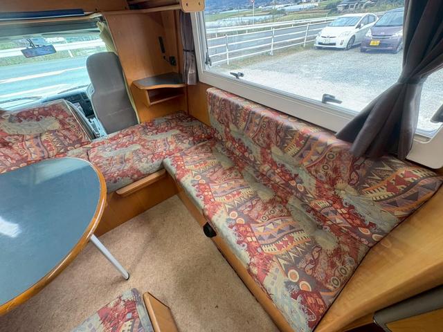 カムロード 　バンテック　ジル　家庭用エアコン　トリプルサブバッテリー　インバーター　デジタルインナーミラー　ＦＦヒーター　３ＷＡＹ冷蔵庫　電子レンジ　マルチルーム　カセットトイレ　給排水タンク　ボイラー（44枚目）