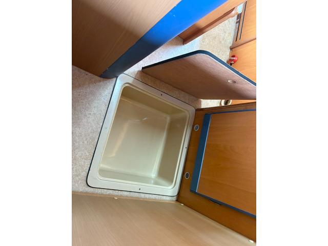 カムロード 　バンテック　ジル　家庭用エアコン　トリプルサブバッテリー　インバーター　デジタルインナーミラー　ＦＦヒーター　３ＷＡＹ冷蔵庫　電子レンジ　マルチルーム　カセットトイレ　給排水タンク　ボイラー（55枚目）