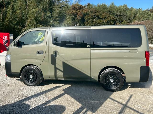 ＮＶ３５０キャラバンバン ロングプレミアムＧＸ　カーキグリーン全塗装済み　デイトナ１６インチホイール　Ｒ／Ｔタイヤ　グリルガード　ナビＴＶ　Ｂｌｕｅｔｏｏｔｈ　バックカメラ　スマートキー　ドラレコ　ＥＴＣ　タイミングチェーン駆動　４ナンバー貨物登録（3枚目）