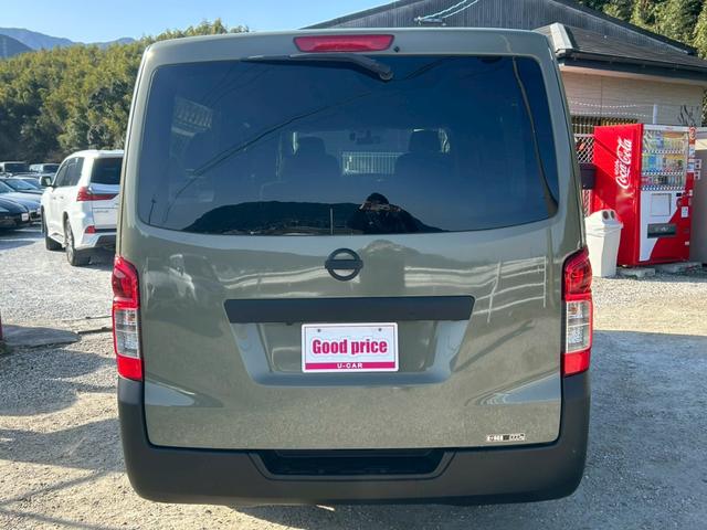 ＮＶ３５０キャラバンバン ロングプレミアムＧＸ　カーキグリーン全塗装済み　デイトナ１６インチホイール　Ｒ／Ｔタイヤ　グリルガード　ナビＴＶ　Ｂｌｕｅｔｏｏｔｈ　バックカメラ　スマートキー　ドラレコ　ＥＴＣ　タイミングチェーン駆動　４ナンバー貨物登録（5枚目）