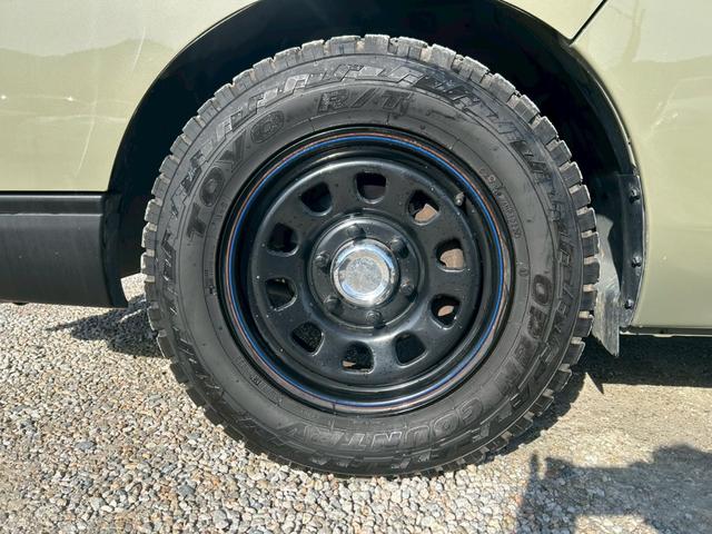 ＮＶ３５０キャラバンバン ロングプレミアムＧＸ　カーキグリーン全塗装済み　デイトナ１６インチホイール　Ｒ／Ｔタイヤ　グリルガード　ナビＴＶ　Ｂｌｕｅｔｏｏｔｈ　バックカメラ　スマートキー　ドラレコ　ＥＴＣ　タイミングチェーン駆動　４ナンバー貨物登録（12枚目）