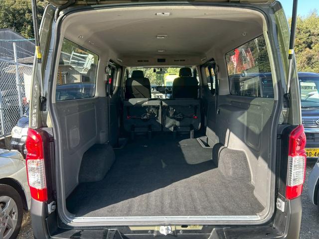 ＮＶ３５０キャラバンバン ロングプレミアムＧＸ　カーキグリーン全塗装済み　デイトナ１６インチホイール　Ｒ／Ｔタイヤ　グリルガード　ナビＴＶ　Ｂｌｕｅｔｏｏｔｈ　バックカメラ　スマートキー　ドラレコ　ＥＴＣ　タイミングチェーン駆動　４ナンバー貨物登録（18枚目）