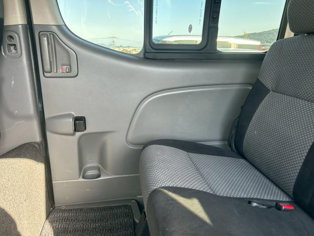 ＮＶ３５０キャラバンバン ロングプレミアムＧＸ　カーキグリーン全塗装済み　デイトナ１６インチホイール　Ｒ／Ｔタイヤ　グリルガード　ナビＴＶ　Ｂｌｕｅｔｏｏｔｈ　バックカメラ　スマートキー　ドラレコ　ＥＴＣ　タイミングチェーン駆動　４ナンバー貨物登録（22枚目）