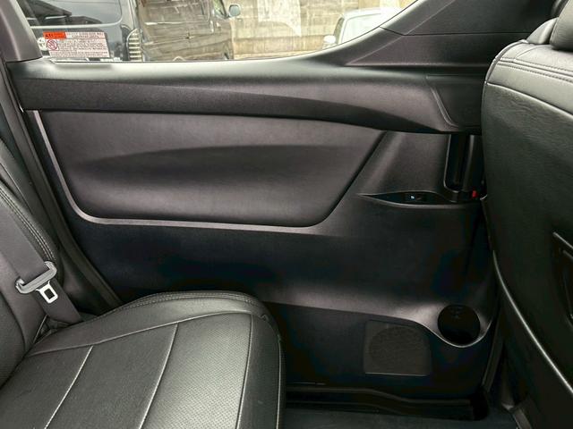 ����ȃh�A�g����