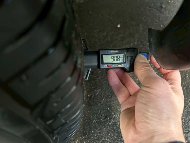 ハイエースバン ロングスーパーＧＬ　ベッドキット　１６インチＡＷ　ホワイトレタータイヤ　ローダウン　フロントスポイラー　ＬＥＤテール　ナビＴＶ　Ｂｌｕｅｔｏｏｔｈ　バックカメラ　キーレス　ＥＴＣ　ドラレコ　タイミングチェーン駆動（18枚目）