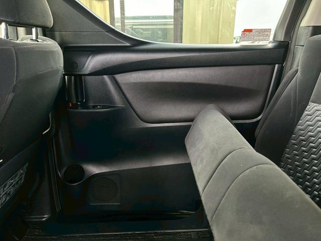 �E��ȃh�A�g����