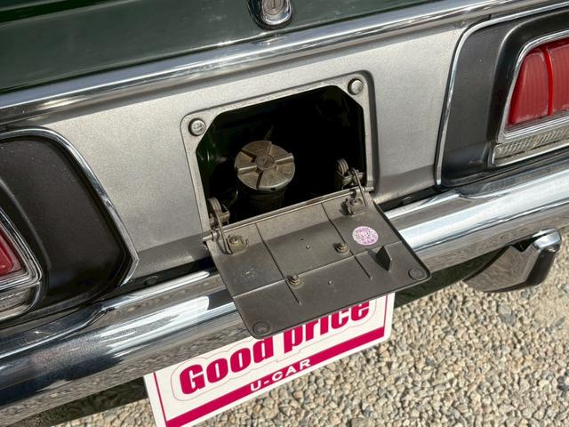 �������͏������l�A���E���A�e�[�����ԃG���u�������Ɍ�����܂��B