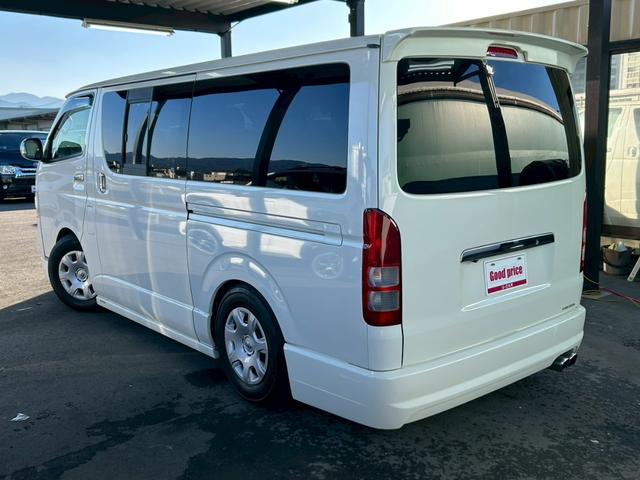 ハイエースバン ロングスーパーＧＬ　２．５Ｌディーゼルターボ　ＣＡＲＶＩＮベッドキット　ローダウン　社外フルエアロ　社外マフラー　ナビ　バックカメラ　ＥＴＣ　車検整備付き（4枚目）
