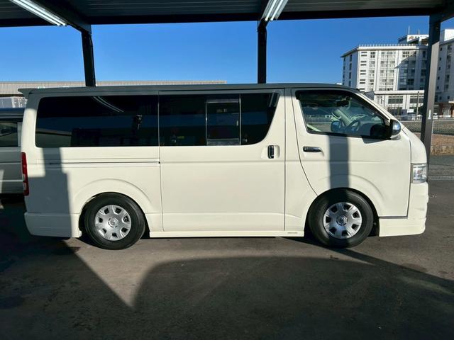 ハイエースバン ロングスーパーＧＬ　２．５Ｌディーゼルターボ　ＣＡＲＶＩＮベッドキット　ローダウン　社外フルエアロ　社外マフラー　ナビ　バックカメラ　ＥＴＣ　車検整備付き（7枚目）