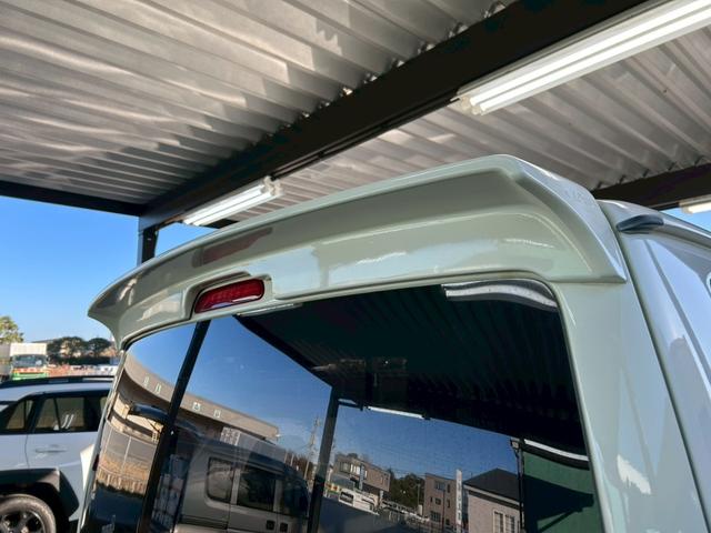 ハイエースバン ロングスーパーＧＬ　２．５Ｌディーゼルターボ　ＣＡＲＶＩＮベッドキット　ローダウン　社外フルエアロ　社外マフラー　ナビ　バックカメラ　ＥＴＣ　車検整備付き（10枚目）