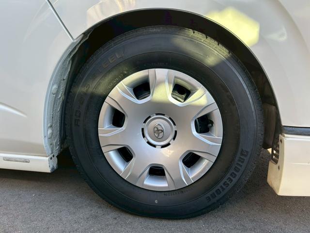 ハイエースバン ロングスーパーＧＬ　２．５Ｌディーゼルターボ　ＣＡＲＶＩＮベッドキット　ローダウン　社外フルエアロ　社外マフラー　ナビ　バックカメラ　ＥＴＣ　車検整備付き（11枚目）