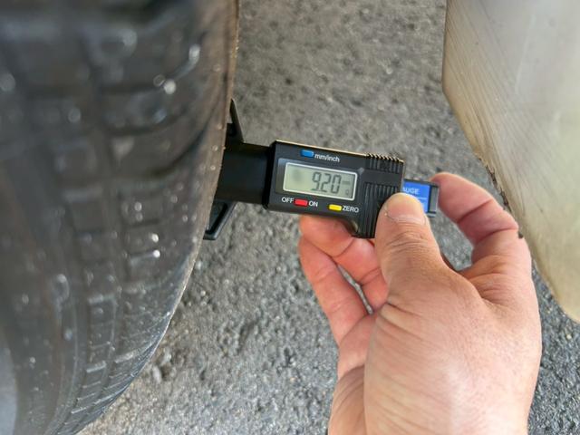 ハイエースバン ロングスーパーＧＬ　２．５Ｌディーゼルターボ　ＣＡＲＶＩＮベッドキット　ローダウン　社外フルエアロ　社外マフラー　ナビ　バックカメラ　ＥＴＣ　車検整備付き（12枚目）