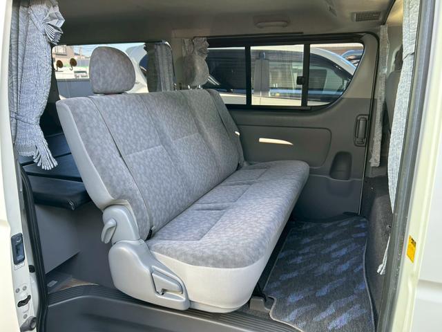 ハイエースバン ロングスーパーＧＬ　２．５Ｌディーゼルターボ　ＣＡＲＶＩＮベッドキット　ローダウン　社外フルエアロ　社外マフラー　ナビ　バックカメラ　ＥＴＣ　車検整備付き（17枚目）