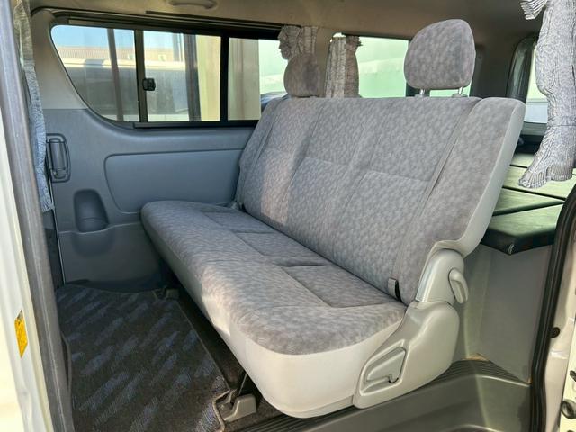 ハイエースバン ロングスーパーＧＬ　２．５Ｌディーゼルターボ　ＣＡＲＶＩＮベッドキット　ローダウン　社外フルエアロ　社外マフラー　ナビ　バックカメラ　ＥＴＣ　車検整備付き（18枚目）
