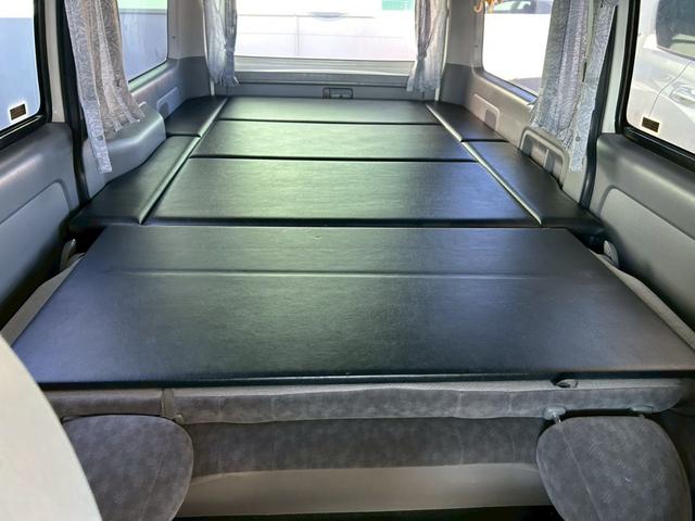 ハイエースバン ロングスーパーＧＬ　２．５Ｌディーゼルターボ　ＣＡＲＶＩＮベッドキット　ローダウン　社外フルエアロ　社外マフラー　ナビ　バックカメラ　ＥＴＣ　車検整備付き（21枚目）