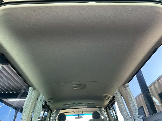 ハイエースバン ロングスーパーＧＬ　２．５Ｌディーゼルターボ　ＣＡＲＶＩＮベッドキット　ローダウン　社外フルエアロ　社外マフラー　ナビ　バックカメラ　ＥＴＣ　車検整備付き（23枚目）