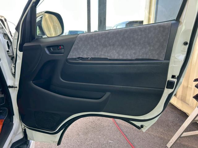 ハイエースバン ロングスーパーＧＬ　２．５Ｌディーゼルターボ　ＣＡＲＶＩＮベッドキット　ローダウン　社外フルエアロ　社外マフラー　ナビ　バックカメラ　ＥＴＣ　車検整備付き（24枚目）
