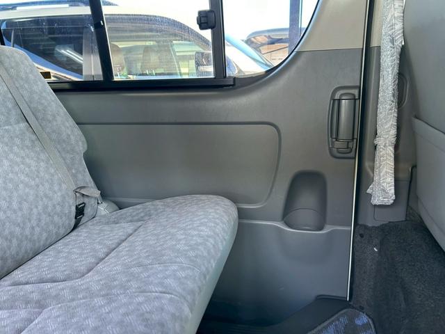 ハイエースバン ロングスーパーＧＬ　２．５Ｌディーゼルターボ　ＣＡＲＶＩＮベッドキット　ローダウン　社外フルエアロ　社外マフラー　ナビ　バックカメラ　ＥＴＣ　車検整備付き（27枚目）