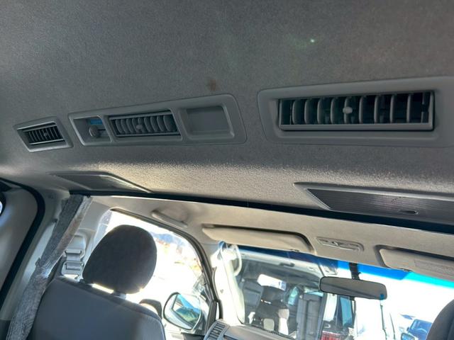 ハイエースバン ロングスーパーＧＬ　２．５Ｌディーゼルターボ　ＣＡＲＶＩＮベッドキット　ローダウン　社外フルエアロ　社外マフラー　ナビ　バックカメラ　ＥＴＣ　車検整備付き（33枚目）