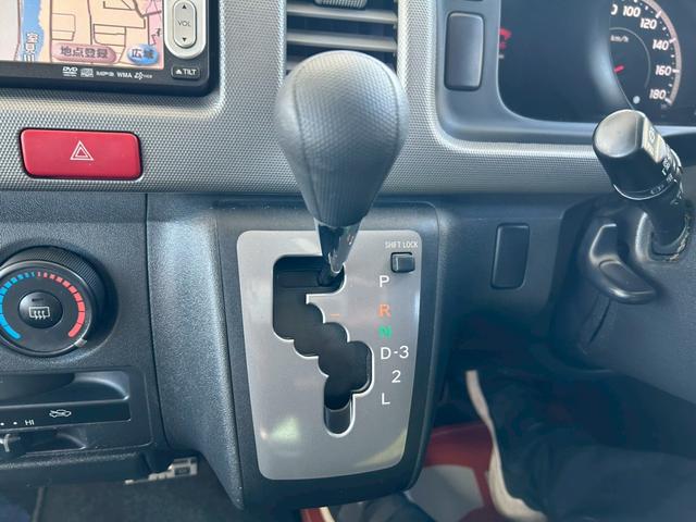 ハイエースバン ロングスーパーＧＬ　２．５Ｌディーゼルターボ　ＣＡＲＶＩＮベッドキット　ローダウン　社外フルエアロ　社外マフラー　ナビ　バックカメラ　ＥＴＣ　車検整備付き（34枚目）