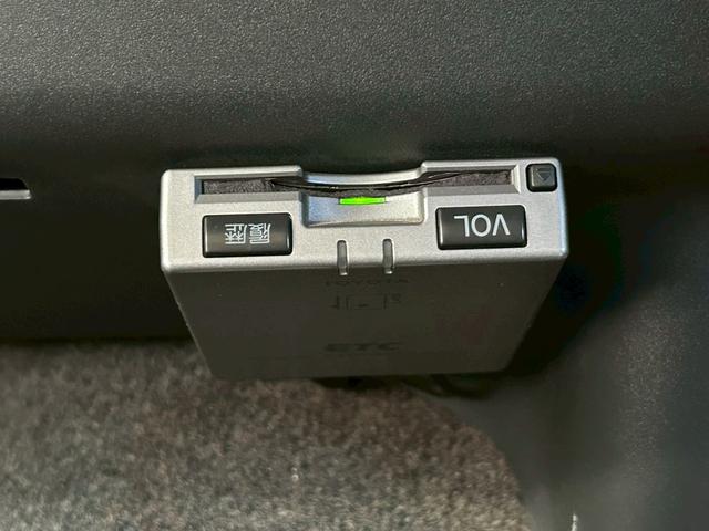 ハイエースバン ロングスーパーＧＬ　２．５Ｌディーゼルターボ　ＣＡＲＶＩＮベッドキット　ローダウン　社外フルエアロ　社外マフラー　ナビ　バックカメラ　ＥＴＣ　車検整備付き（35枚目）